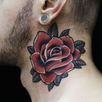 Татуировка мужская олд скул на шее роза