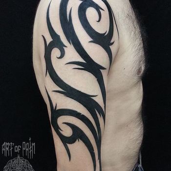 Татуировка мужская орнаментал на плече орнамент