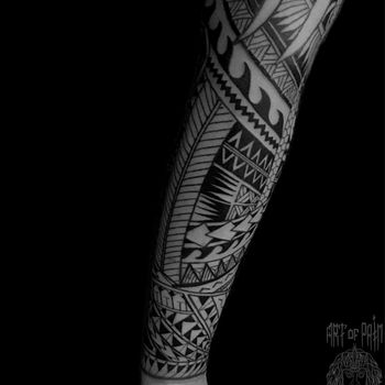 Татуировка мужская полинезия на предплечье орнамент