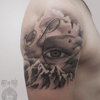 Татуировка мужская black&grey на плече глаз и горы