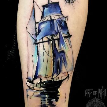 Татуировка женская акварель на предплечье корабль