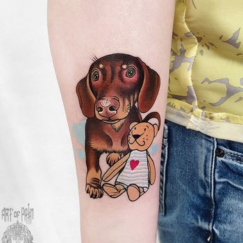 Татуировка женская нью-скул на предплечье собака