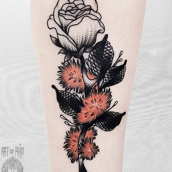 Татуировка женская нью-скул на предплечье роза