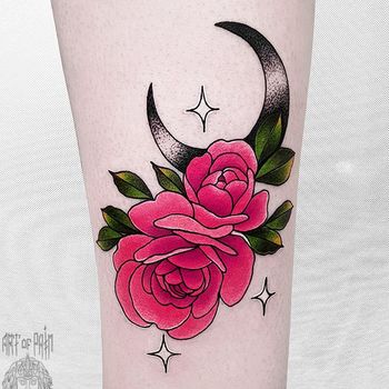 Татуировка женская нью-скул на голени роза