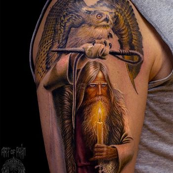 Татуировка мужская фентези на плече старец и филин