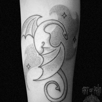 Татуировка женская дотворк на предплечье дракон