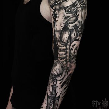 Татуировка мужская графика тату-рукав чумной доктор