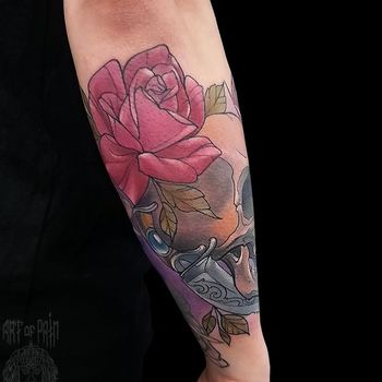 Татуировка мужская нью-скул на предплечье череп и розы