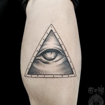 Татуировка мужская графика на голени масонский глаз