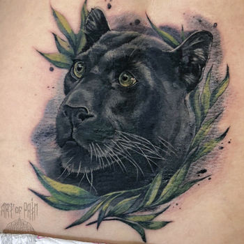 Татуировка женская реализм на спине пантера