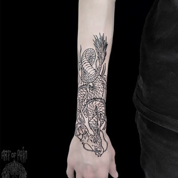 Татуировка мужская графика на предплечье и кисти дракон
