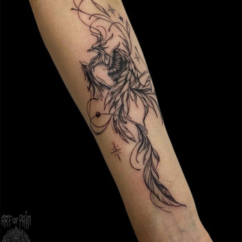 Татуировка женская графика на предплечье феникс