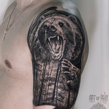  Татуировка мужская реализм на плече медведь