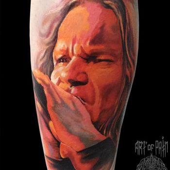 Татуировка мужская реализм на предплечье портрет Валерия Кипелова