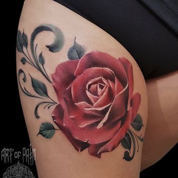 Татуировка женская реализм на бедре роза