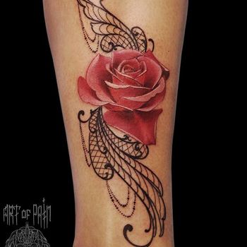 Татуировка женская реализм на икре роза