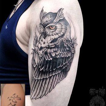 Татуировка женская графика на плече сова кавер