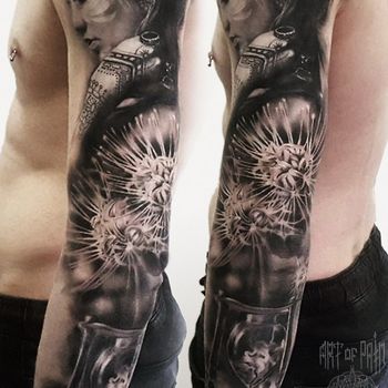 Татуировка мужская рукав в стиле реализм «Девушка и песочные часы»