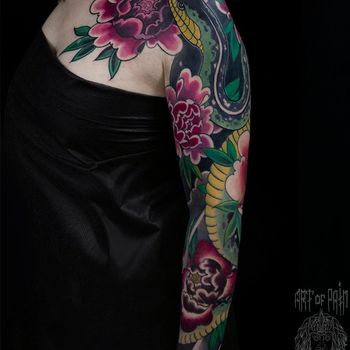 Татуировка женская япония тату-рукав змея, пионы