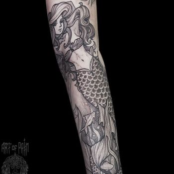 Татуировка женская графика на руке русалка