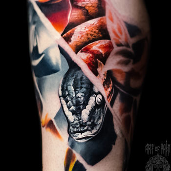 Татуировка мужская реализм на предплечье змея
