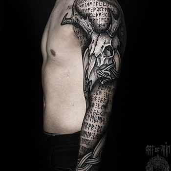 Татуировка мужская графика тату-рукав череп и руны
