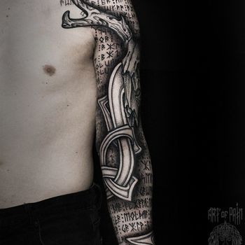 Татуировка мужская графика тату-рукав руны и узор