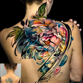 Татуировка женская реализм на спине лотос кавер