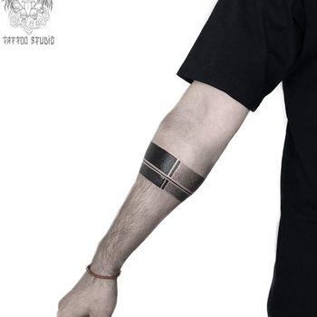 Татуировка мужская блэк ворк на предплечье браслет