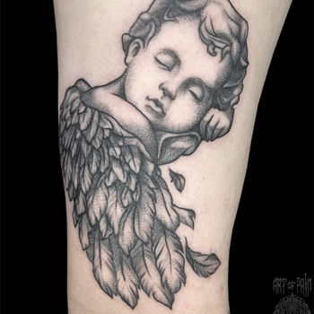 Татуировка мужская графика на руке ангел спит