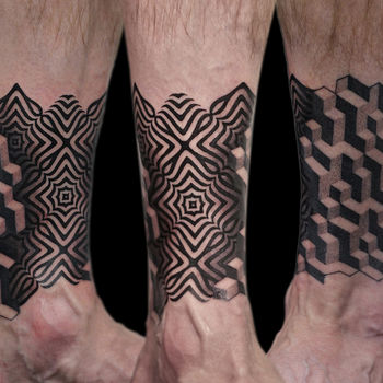 Татуировка мужская орнаментал на щиколотке орнамент