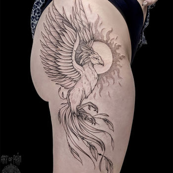 Татуировка женская графика на бедре феникс