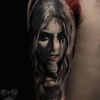 Татуировка мужская реализм на плече лицо девушки