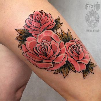 Татуировка женская нью скул на бедре розы