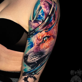 Татуировка женская цветной реализм на плече лиса