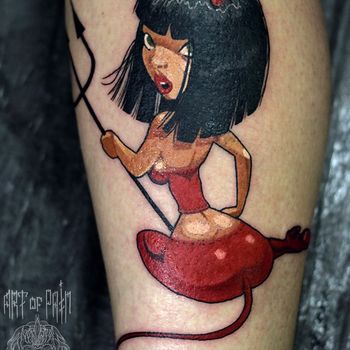 Татуировка женская нью-скул на голени мультяшная дьяволица