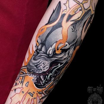 Татуировка мужская нью-скул на предплечье волк