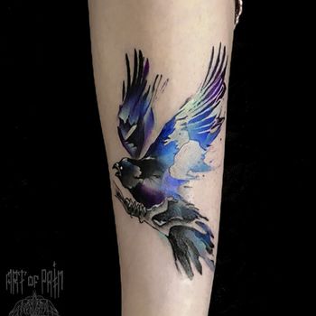 Татуировка женская акварель на голени птица