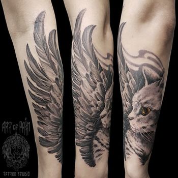 Татуировка женская black&grey на предплечье кот с крыльями