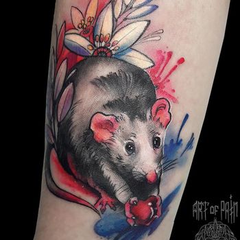 Татуировка женская нью-скул на предплечье крыса