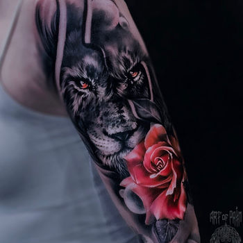Татуировка женская реализм на плече лев и роза