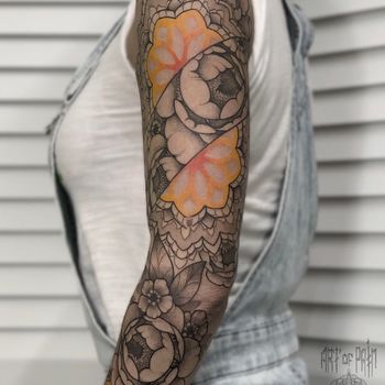 Татуировка женская графика тату-рукав цветы и орнамент