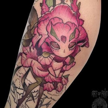 Татуировка женская нью скул на голени фея-цветок