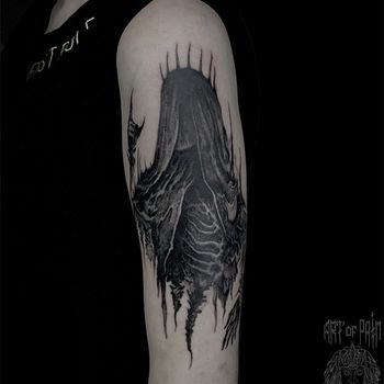 Татуировка женская хоррор на плече призрак