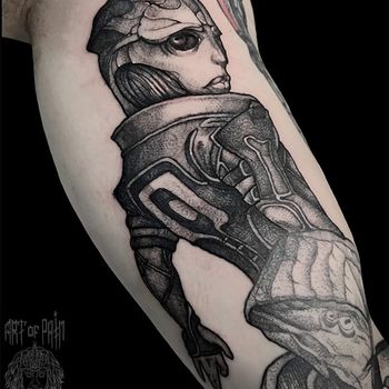 Татуировка мужская графика на руке Тейн Криос