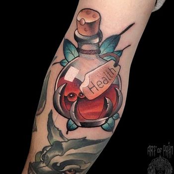 Татуировка мужская нью скул на предплечье бутылочка