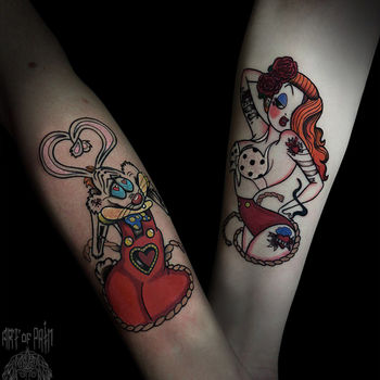 Татуировка женская графика на предплечье кролик Роджер и Джессика Рэббит