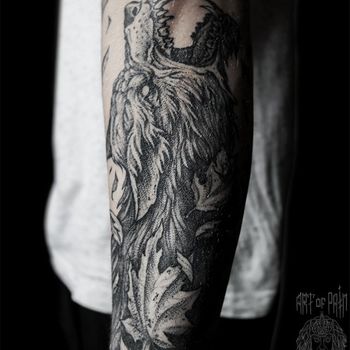 Татуировка мужская графика на предплечье волк и листья