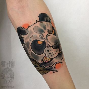 Татуировка мужская нью скул на предплечье панда