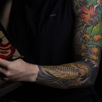 Татуировка мужская япония тату-рукав карп и дракон